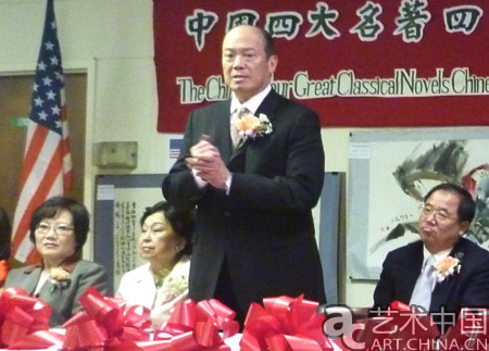 开幕礼由美中文化艺术中心副会长邓衍辉主持，会长何达权和中国驻芝加哥总领事馆副总领事谢云亮、芝加哥市长幕僚长李双振、协办单位大芝加哥地区华侨华人联合会主席刘红先后发表致辞。