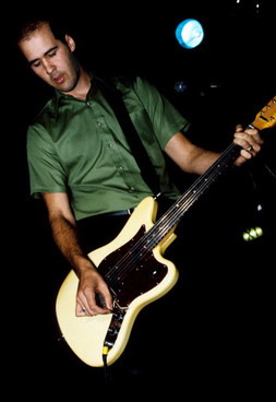 Krist Novoselic（奎斯·诺沃瑟里克）