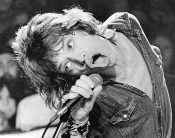 1972年，乐队主唱米克 贾格（Mick Jagger）在演唱。