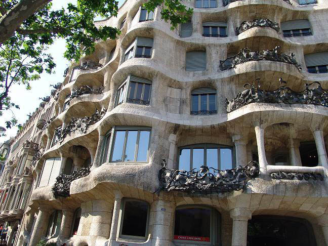 西班牙杰出建筑师高迪设计展在首都博物馆举行
